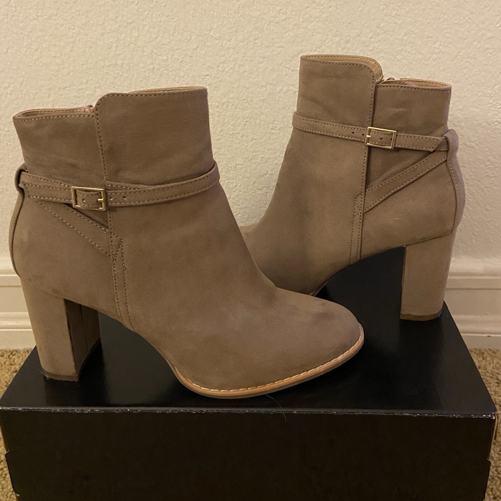 Banana Republic Women's Tan Suede Boots size 8